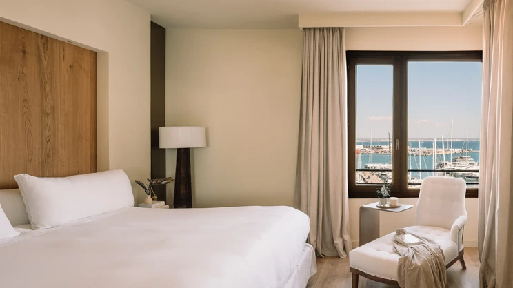 RedLevel Premium Sea and Cathedral View 